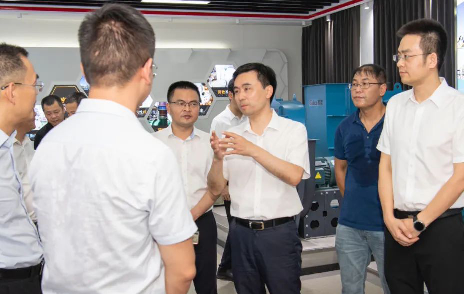 聚英環(huán)保：金進(jìn)富赴企業(yè)調(diào)研經(jīng)濟(jì)穩(wěn)進(jìn)提質(zhì)工作時(shí)強(qiáng)調(diào)：穩(wěn)生產(chǎn)強(qiáng)創(chuàng)新拓市場 為“兩個(gè)先行”打下堅(jiān)實(shí)基礎(chǔ)